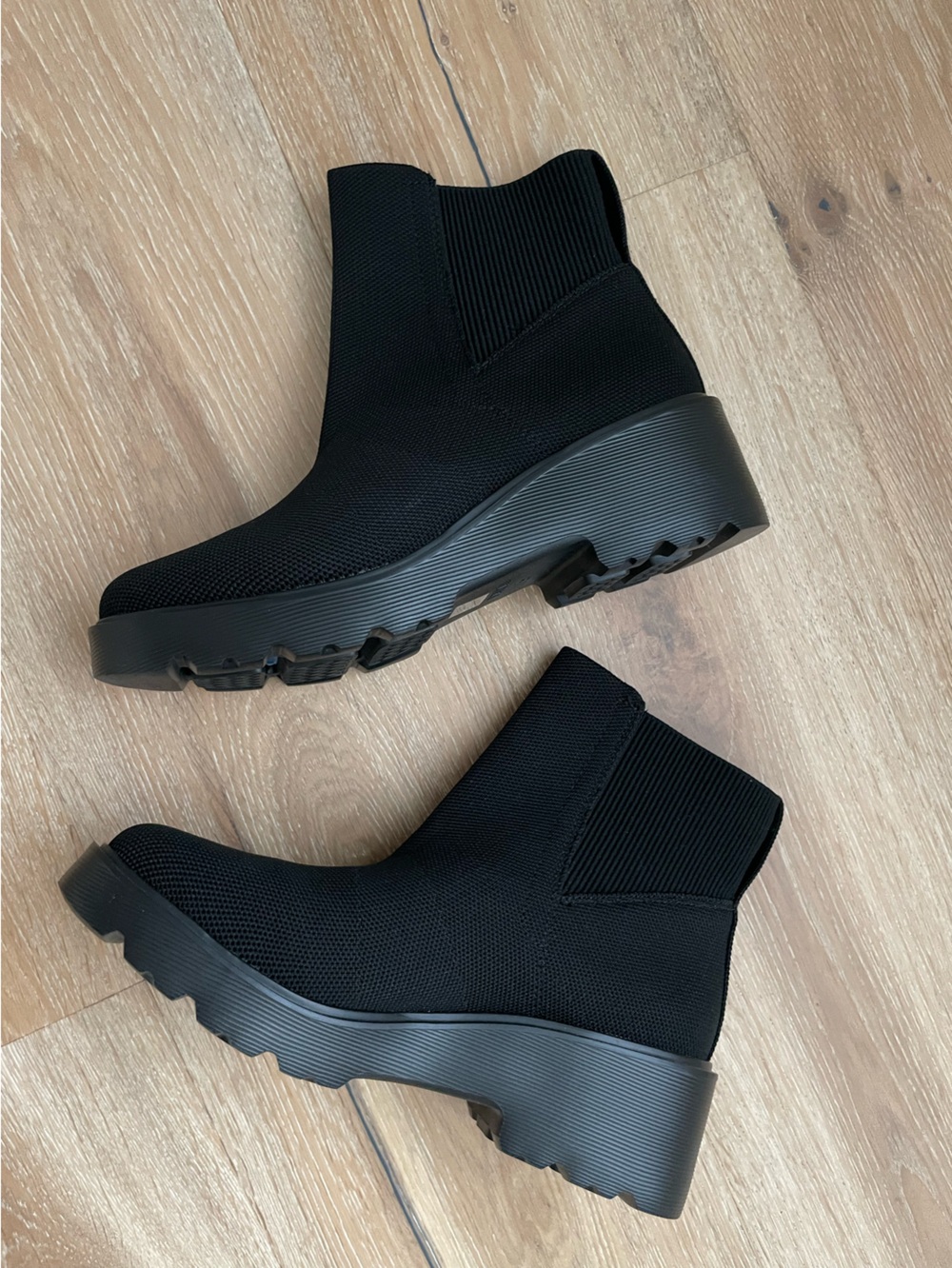 Vivaia Everly Boots Black Chunky Water Repellent size 9.5